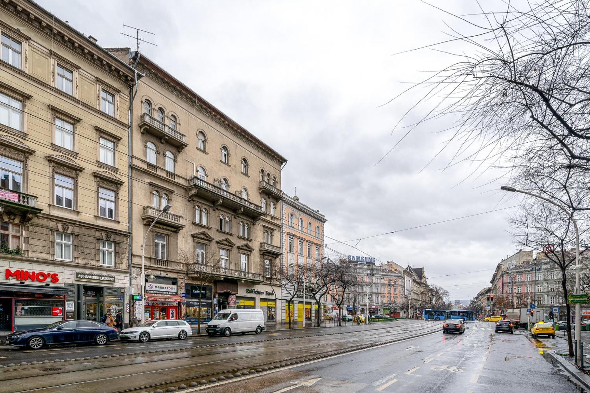 Appartamento Sweet Dreams At Oktogon Downtown Budapest Esterno foto