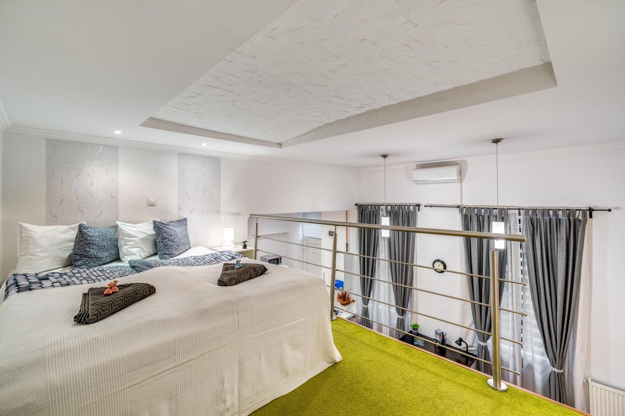 Appartamento Sweet Dreams At Oktogon Downtown Budapest Esterno foto