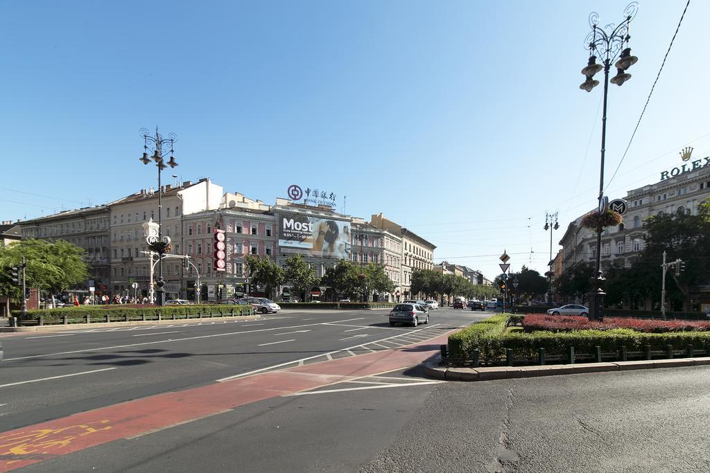 Appartamento Sweet Dreams At Oktogon Downtown Budapest Esterno foto
